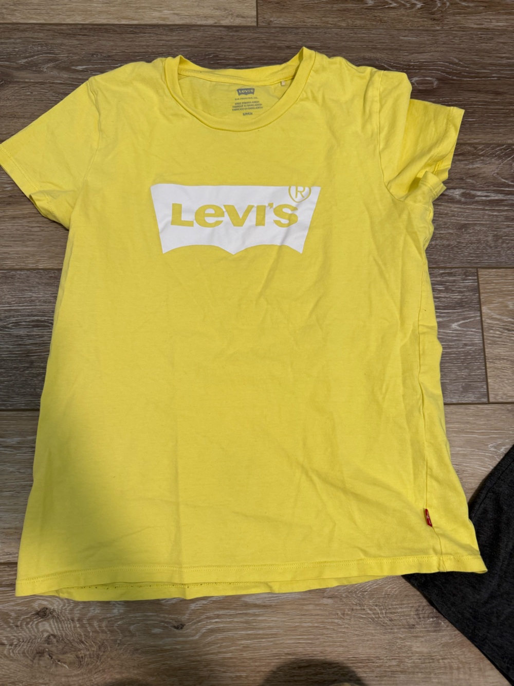 Levi's Yellow Crewneck Tee